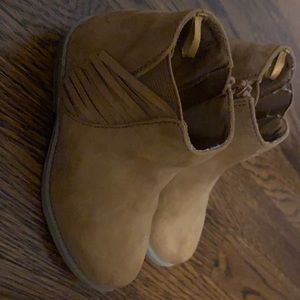 Toddler brown sued booties
